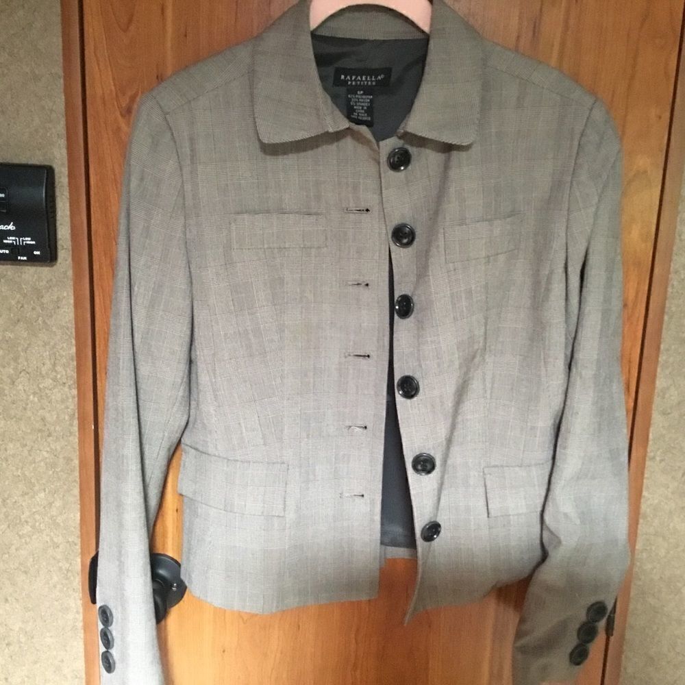NWOT. Rafaella Brand Women’s Size 6P Grey Small Plaid Jacket